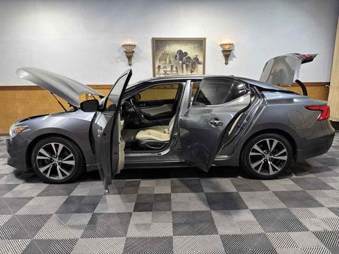 Used 2017 Nissan Maxima Platinum image 12