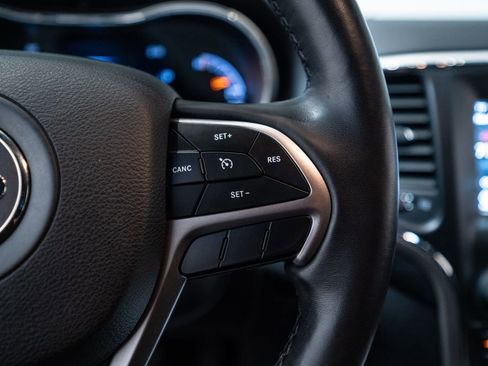 Used 2019 Jeep Grand Cherokee Laredo w/ Security & Convenience Group AWD/4WD image 20