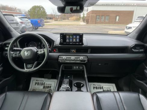 Used 2025 Honda Pilot TrailSport image 29