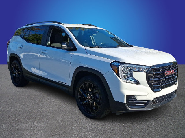 Used 2023 GMC Terrain SLE w/ Driver Convenience Package FWD image 3