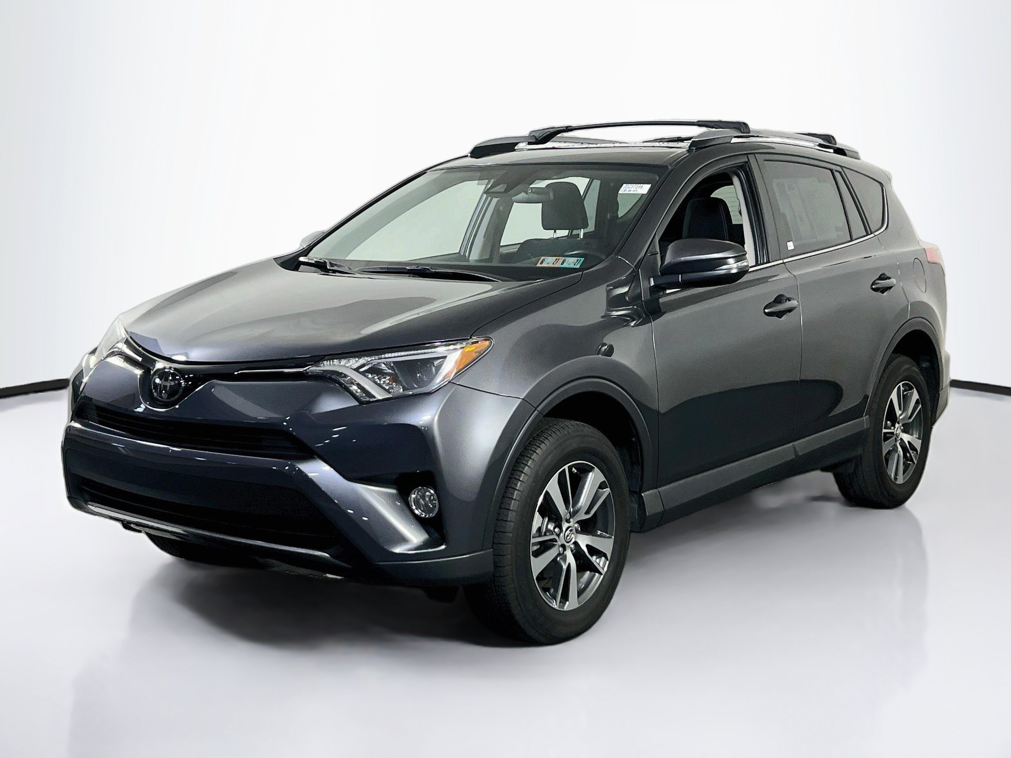 Used 2018 Toyota RAV4 XLE AWD/4WD image 1