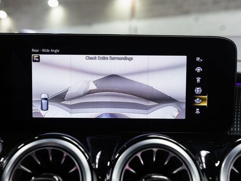 Used 2023 Mercedes-Benz EQB 300 4MATIC image 18