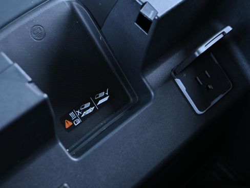 Used 2022 Chevrolet Silverado 1500 ZR2 w/ Technology Package image 25