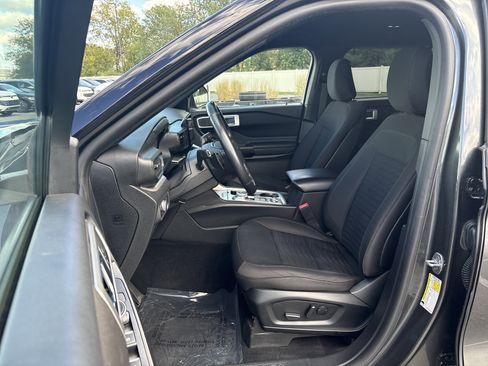 Used 2020 Ford Explorer XLT image 24