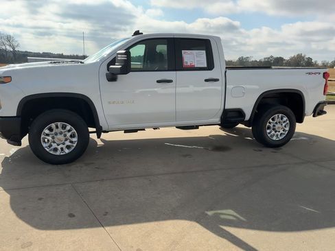 Used 2024 Chevrolet Silverado 2500 W/T w/ WT Convenience Package image 4