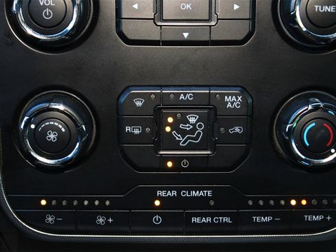 Used 2017 Ford Expedition XLT image 20