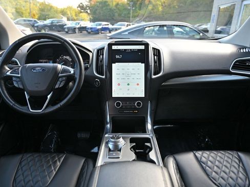 Used 2024 Ford Edge Titanium image 3