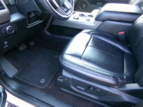 Used 2020 Ford Expedition XLT AWD/4WD image 16
