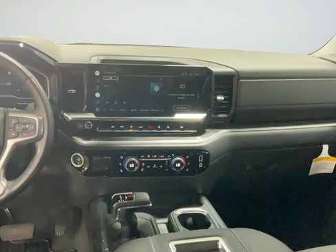 Used 2022 Chevrolet Silverado 1500 LTZ w/ LTZ Convenience Package II AWD/4WD image 16