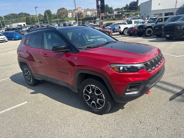 Certified 2025 Jeep Compass Trailhawk w/ Trailhawk Elite Group AWD/4WD image 5