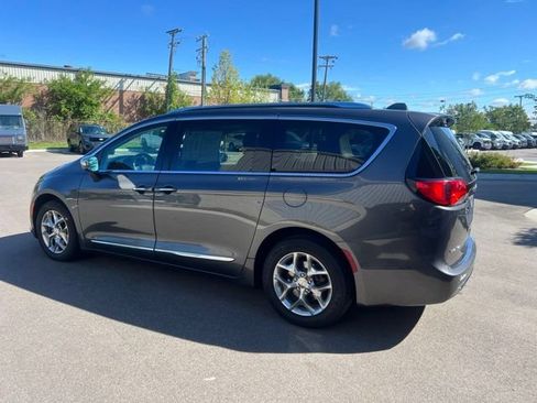 Used 2019 Chrysler Pacifica Limited FWD image 6