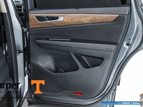 Used 2024 Volkswagen Atlas SE w/ Panoramic Sunroof Package FWD image 31