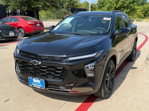 Used 2026 Chevrolet Trax ACTIV w/ Driver Confidence Package FWD image 1