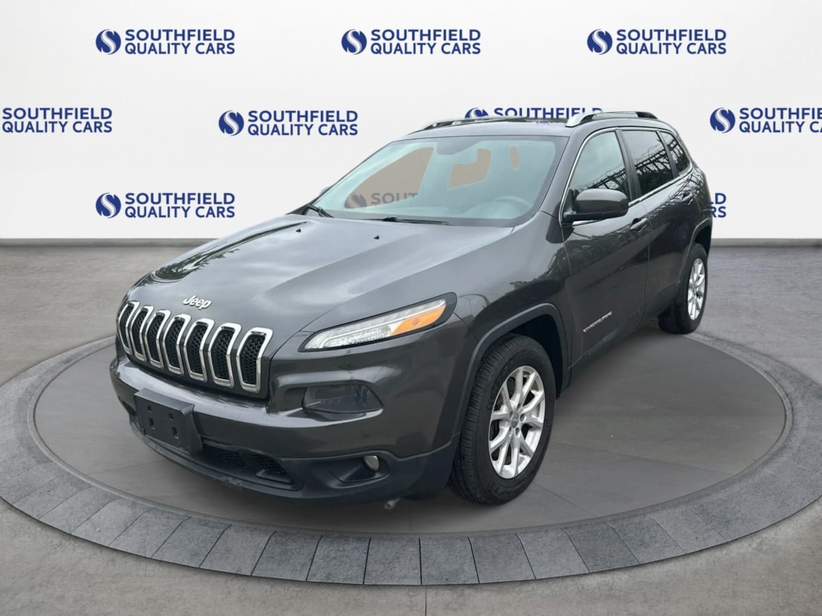 Used 2016 Jeep Cherokee Latitude w/ Safety/Convenience Group AWD/4WD image 2