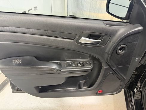 Used 2014 Chrysler 300 S RWD image 10