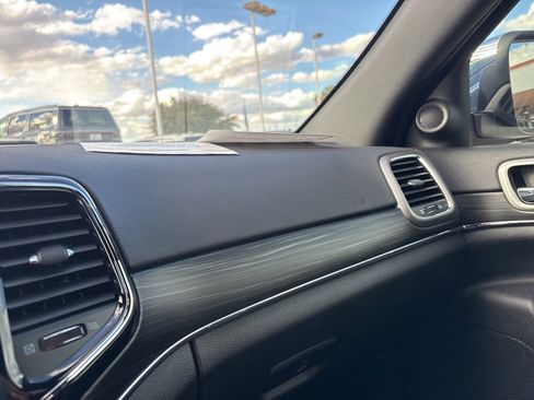 Used 2020 Jeep Grand Cherokee Limited image 34