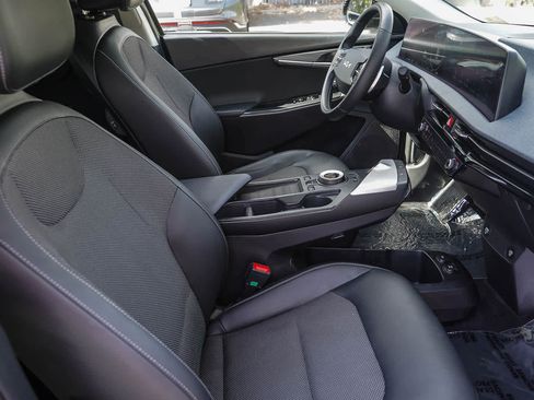 Used 2023 Kia EV6 Light RWD image 16