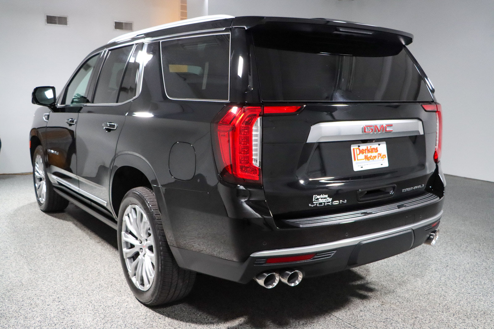 Used 2023 GMC Yukon Denali w/ LPO, Floor Liner Package AWD/4WD image 9