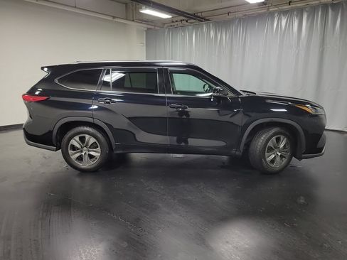 Used 2020 Toyota Highlander XLE FWD image 9