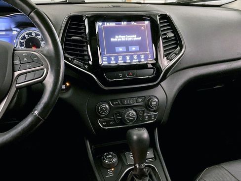 Used 2019 Jeep Cherokee Limited image 6