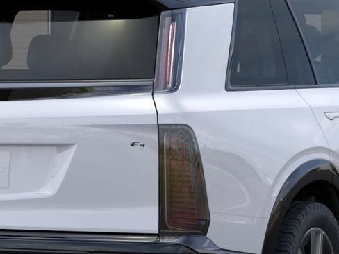 New 2027 Cadillac Vistiq Sport w/ LPO, Floor Liner Package AWD/4WD image 11