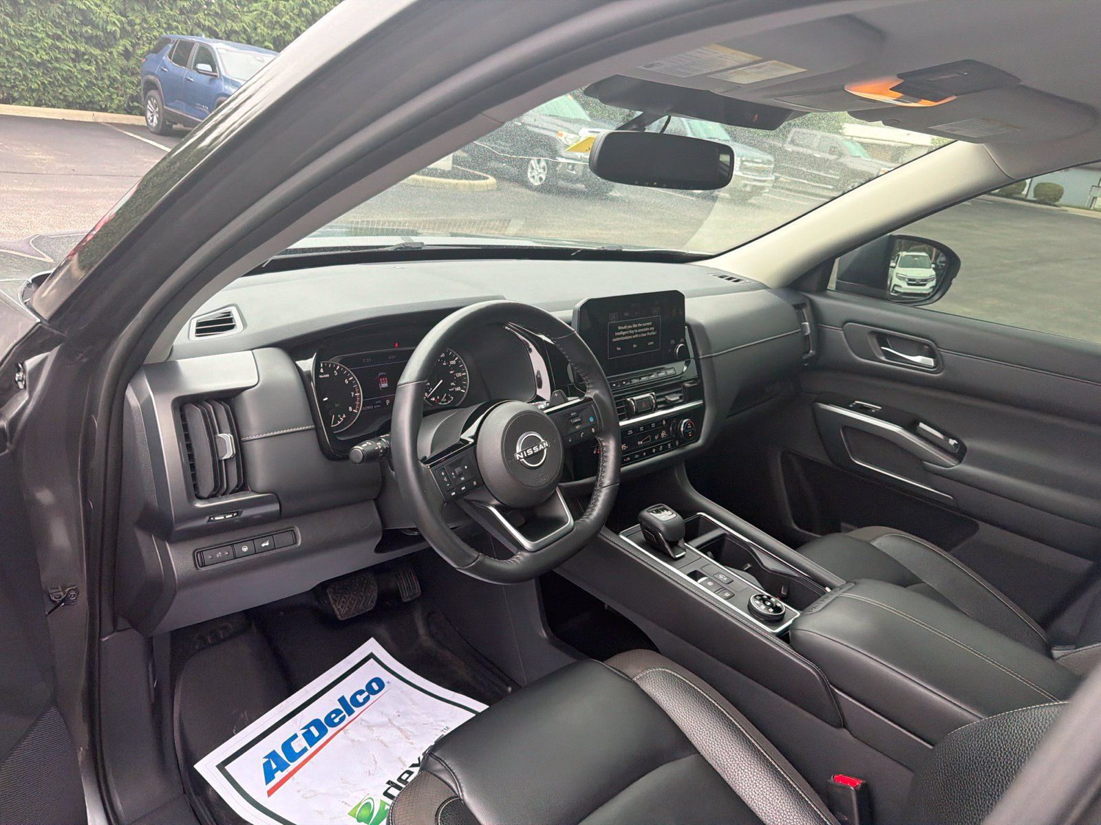 Used 2022 Nissan Pathfinder SL AWD/4WD image 10