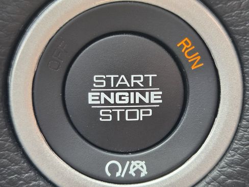 Used 2025 RAM 1500 Laramie AWD/4WD image 21