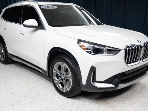 Used 2025 BMW X1 xDrive28i w/ Technology Package AWD/4WD image 3