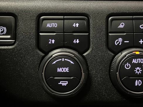 Used 2022 Chevrolet Silverado 1500 High Country w/ High Country Premium Package AWD/4WD image 32
