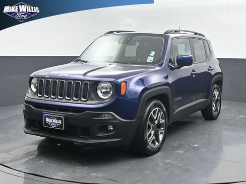Used 2017 Jeep Renegade Latitude FWD image 3