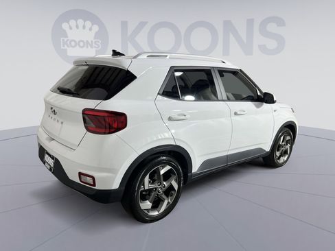 Used 2022 Hyundai Venue SEL FWD image 16