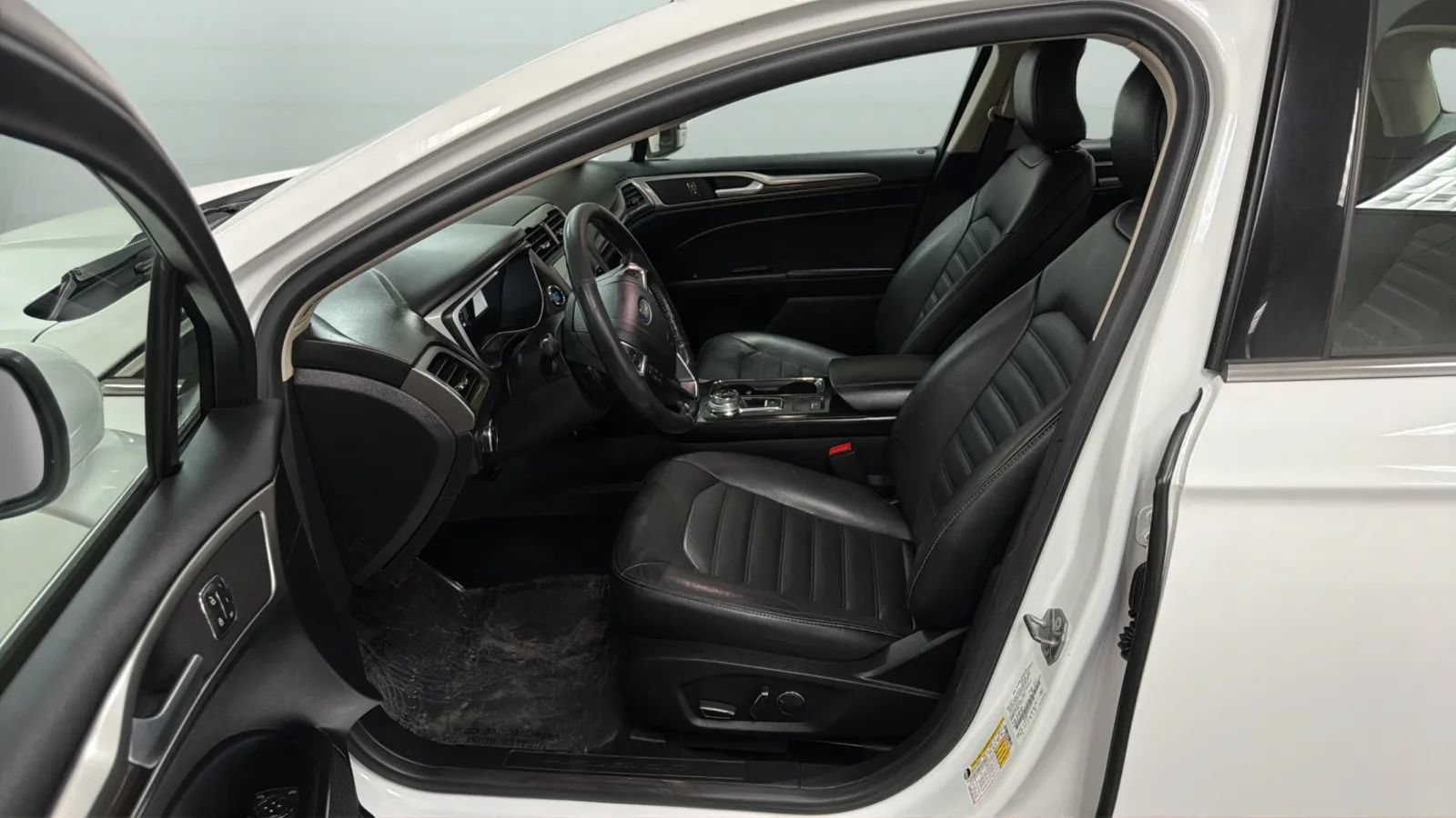 Used 2018 Ford Fusion SE w/ Fusion SE Technology Package FWD image 21