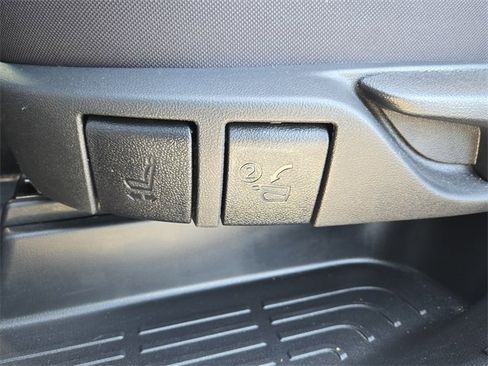 Used 2024 Toyota Highlander LE image 45