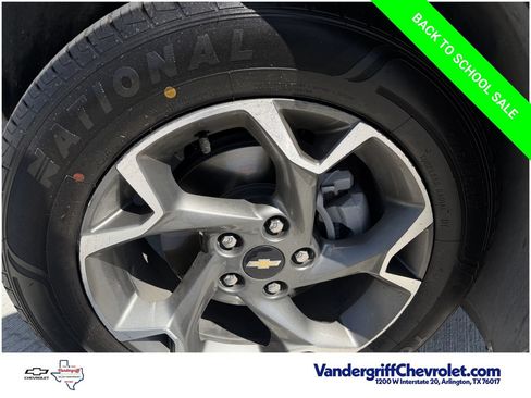 Used 2025 Chevrolet Trax LT FWD image 7