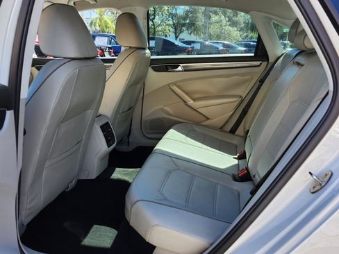 Used 2018 Volkswagen Passat 2.0T SE image 4