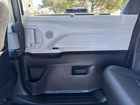 New 2026 Toyota Sienna XSE image 28
