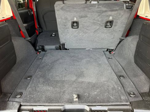 Used 2020 Jeep Wrangler Unlimited Sahara AWD/4WD image 16