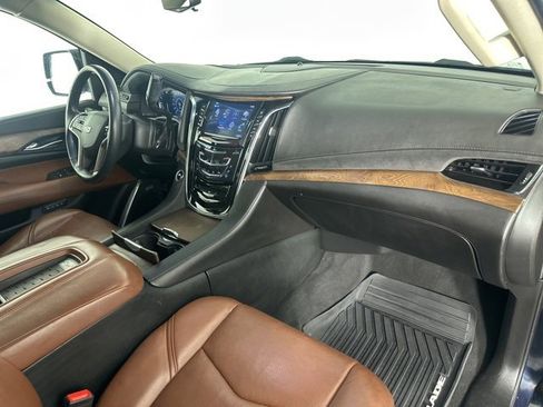 Used 2017 Cadillac Escalade ESV Luxury image 11