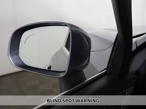 Used 2018 Volvo XC90 T5 Momentum w/ Convenience Package image 6