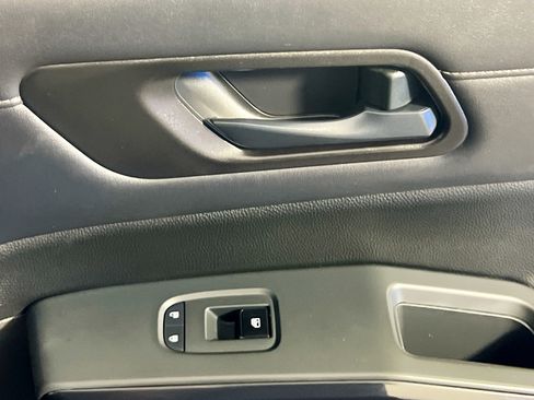 Used 2023 Nissan Pathfinder SV image 32