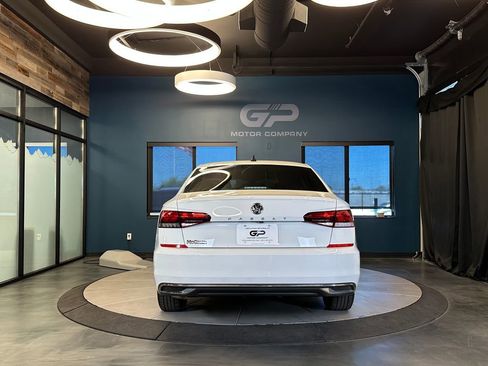 Used 2020 Volkswagen Passat 2.0T SE FWD image 4