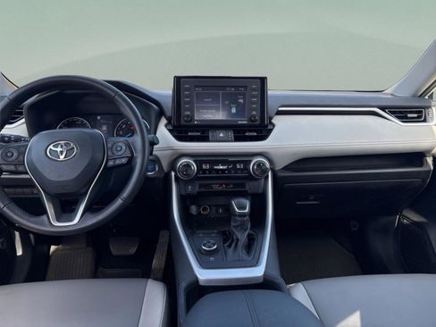 Used 2022 Toyota RAV4 XLE Premium image 14