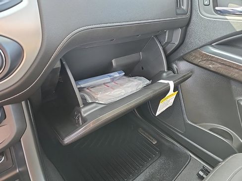 Used 2022 GMC Canyon Elevation image 33