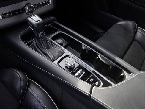 Used 2019 Volvo XC90 T6 R-Design w/ Advanced Package image 17