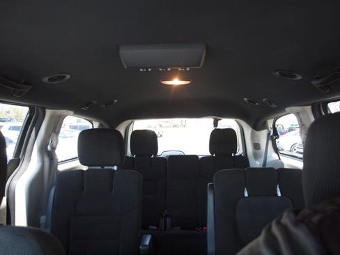 Used 2016 Dodge Grand Caravan SE FWD image 13