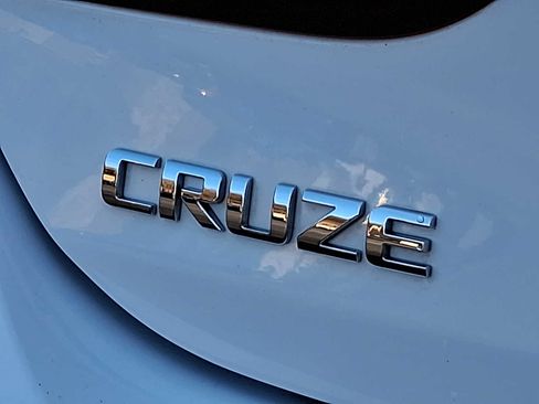 Used 2018 Chevrolet Cruze Premier image 30