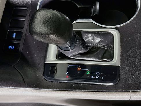 Used 2018 Toyota Highlander LE FWD image 19