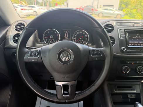 Used 2016 Volkswagen Tiguan S FWD image 28