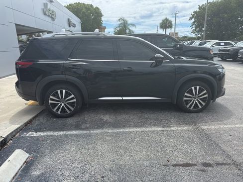 Used 2024 Nissan Pathfinder Platinum AWD/4WD image 8