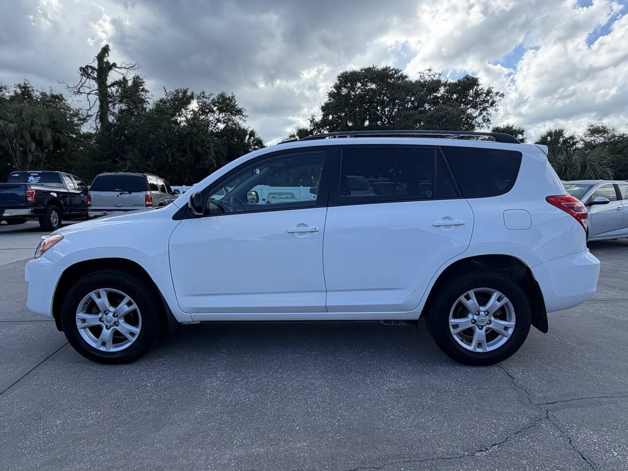 Used 2012 Toyota RAV4 FWD w/ Upgrade Value Pkg image 5